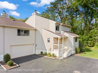 19 Oxford Ln, Middletown, NJ 07748