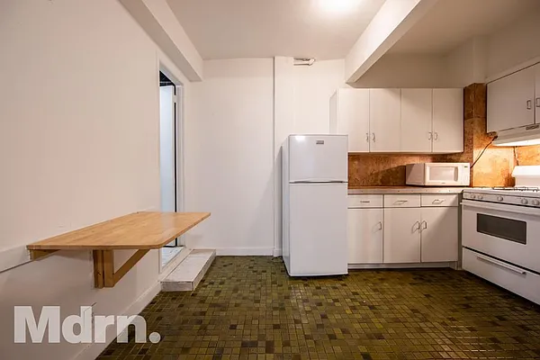 Rented by Mdrn Residential | media 11