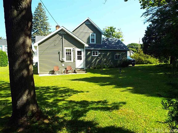 3rd image of 507 Manistique Ave