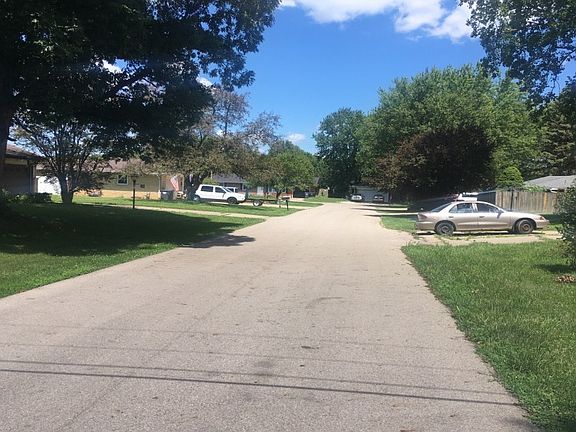 5th image of 1308 Evelyn Ln
