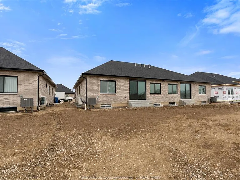 160 McLellan Ave #B — Photo 23