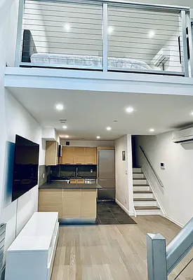 Rented by R New York | media 10