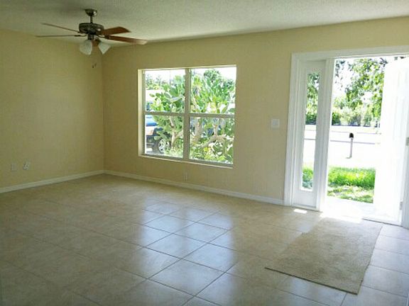 5th image of 223 NE Airoso Blvd