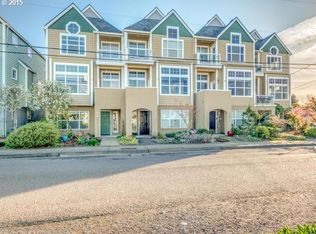 318 NE Bridgeton Rd, Portland, OR 97211