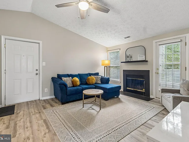 3933 Greencastle Rd #307 — Photo 3