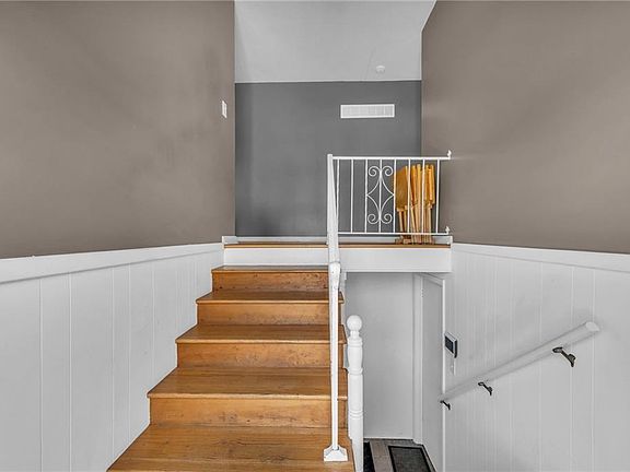 5th image of 7914 Rowland Ave