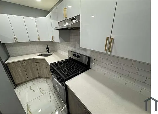 67 9th Ave #2 — Photo 1