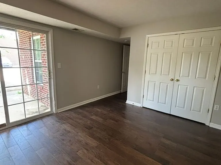 105 Stockton Ct — Photo 13