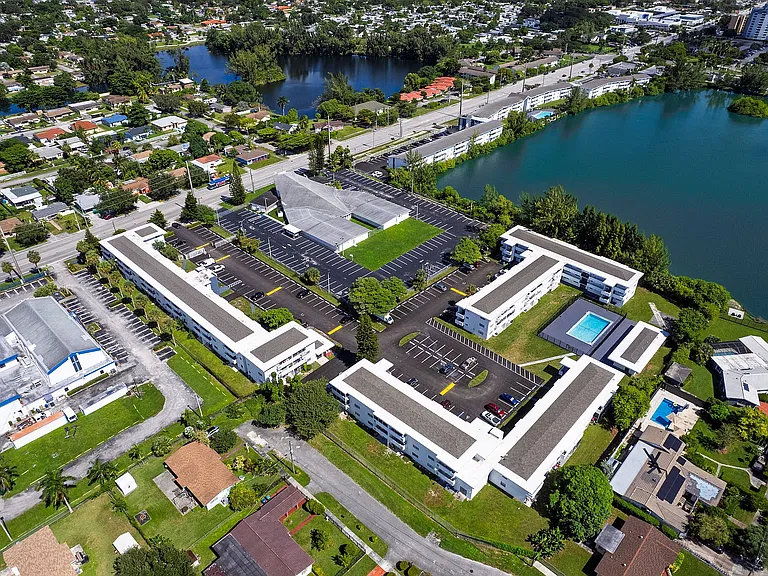 15-web-or-mls-LakeShore_Presidential_DJI_0240