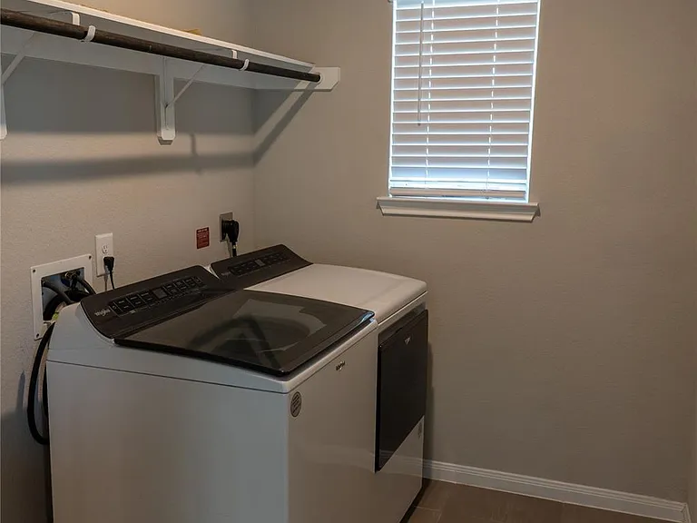 7010 Silverleaf Oak St — Photo 39