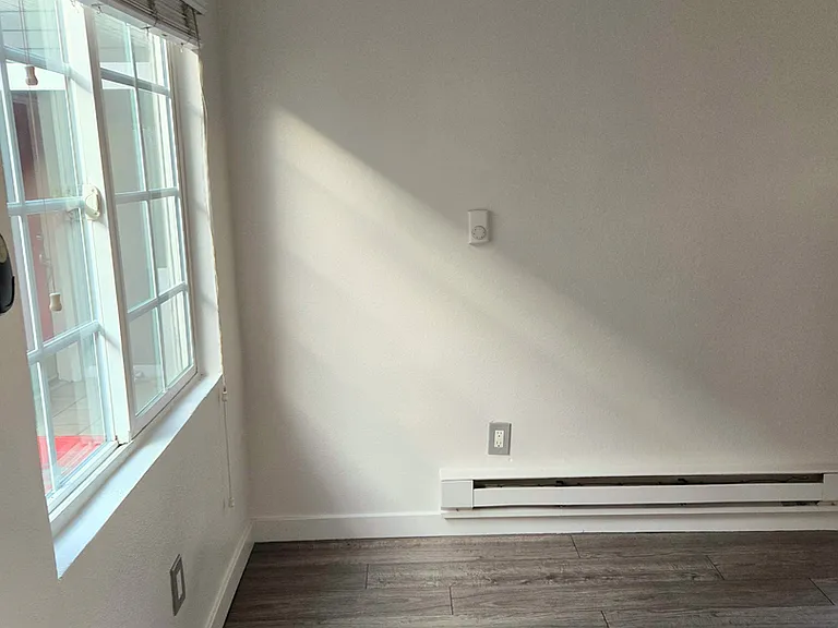 1377 Warren Ave — Photo 4