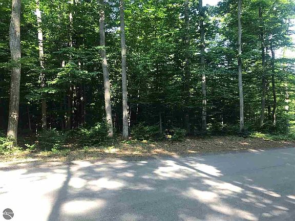5th image of Indian Springs Trl