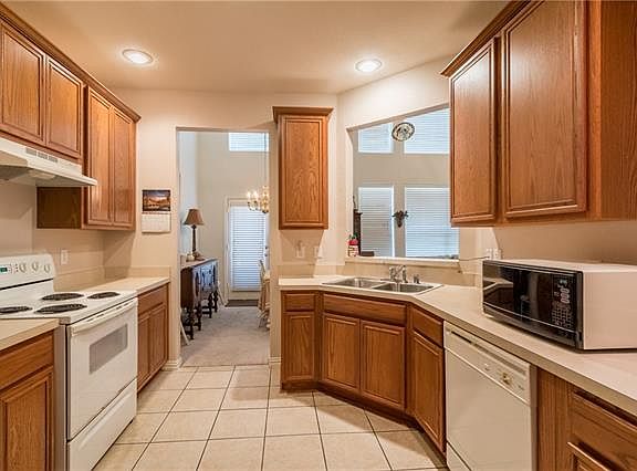 3rd image of 9912 Dryden Ln