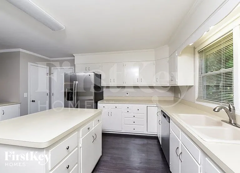 4609 Oakcliffe Rd — Photo 5