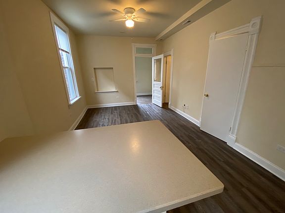 5th image of 872 N Marshfield Ave #2R