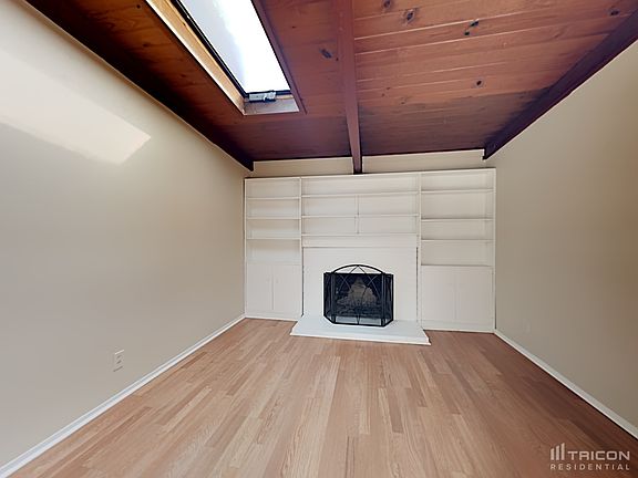4th image of 195 Juniper St