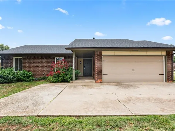 12337 Rockgate Dr, Yukon, OK 73099