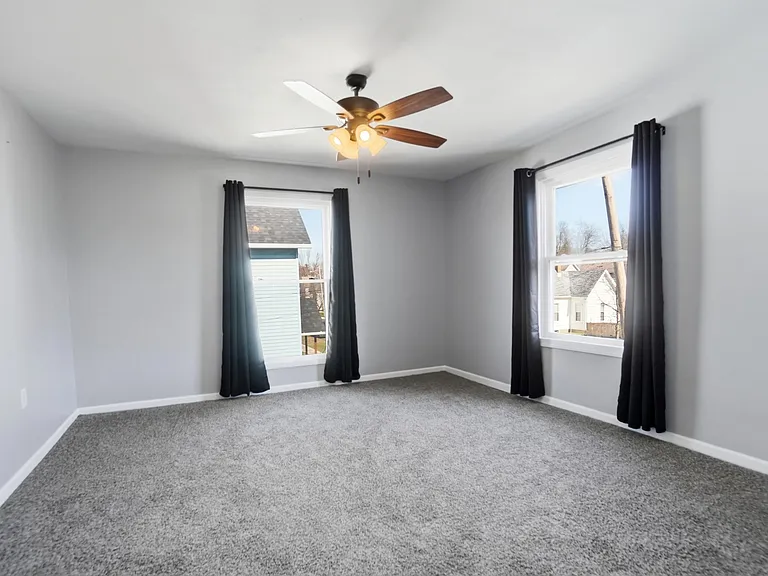 516 S Madriver St — Photo 21