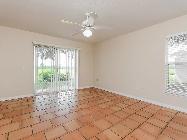 1001 Gary Dr — Photo 10