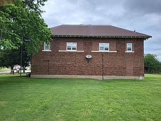 3rd image of 412 Main St
