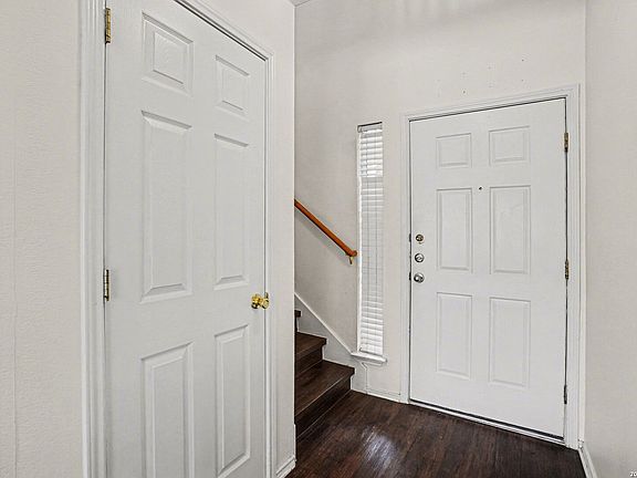 2nd image of 7415 Lacey Oak