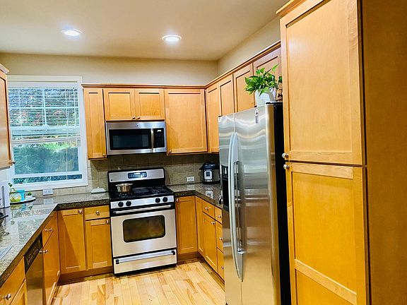 4th image of 18874 NE 67th Way Unit 101