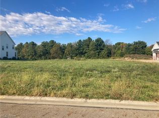 Leighfield Ln NE, Hartville, OH 44632