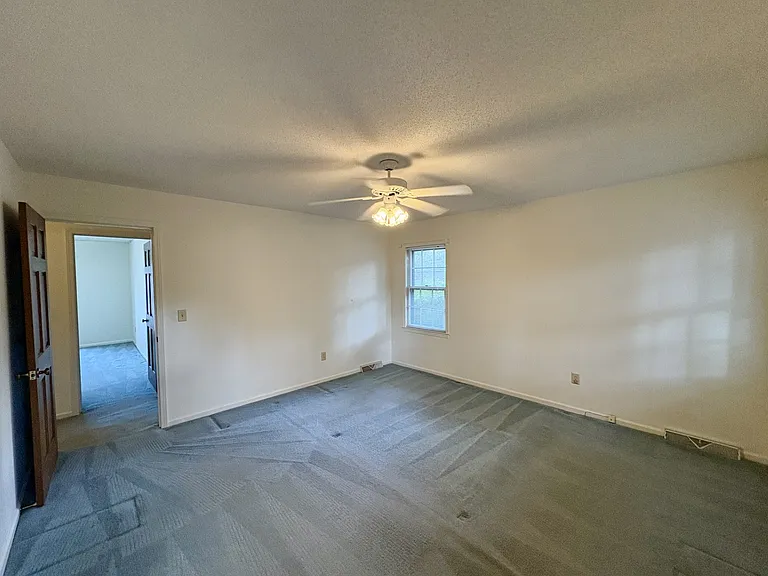 1003 Chambers Ln — Photo 18
