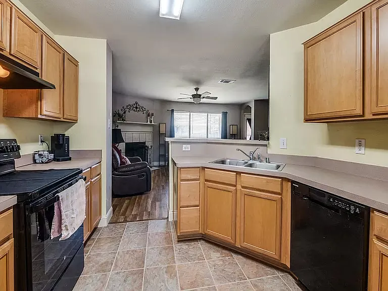 230 Shady Oaks Ln — Photo 4