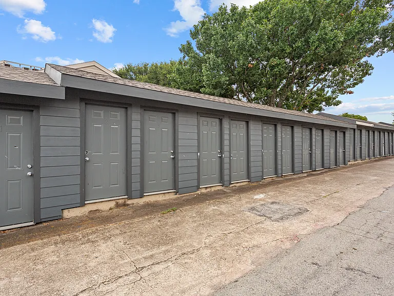 Harwell Apartments — Photo 18
