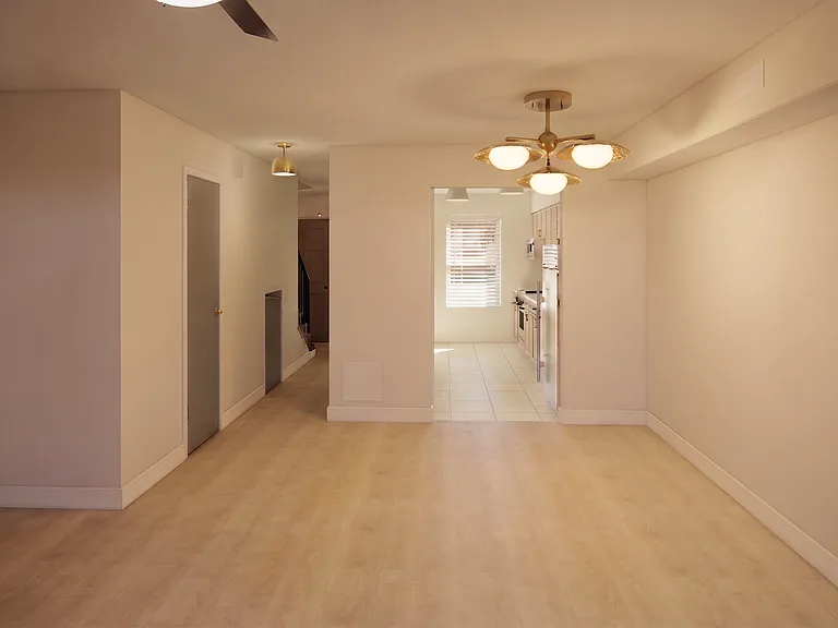 Marquis Villa Townhomes — Photo 10