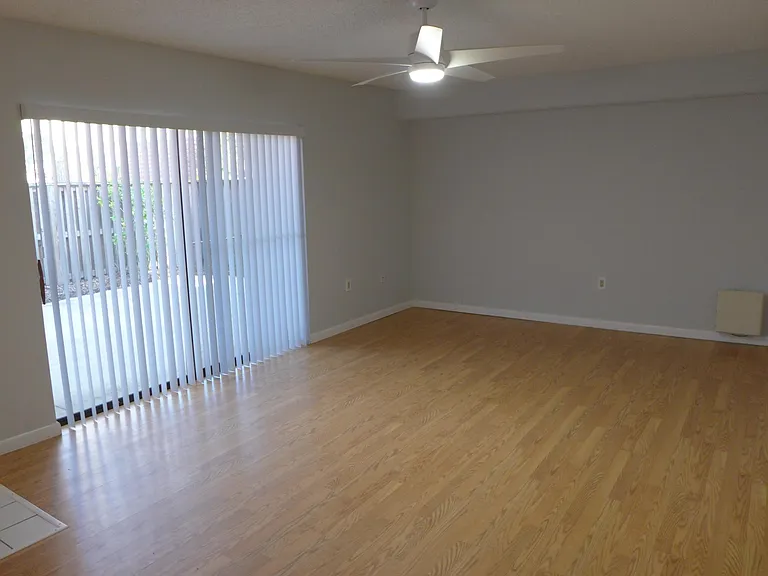 2708 12th Ct — Photo 2