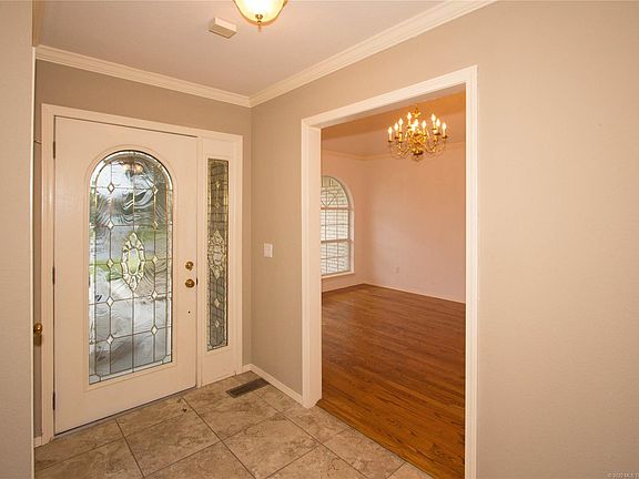 2nd image of 901 E Hastain Ave
