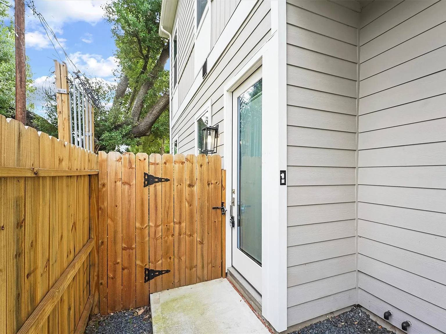 3 bed, 2.5 bath, 1364 sqft, $2,150 — Photo 2