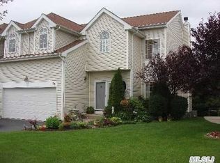 25 Sunflower Ridge Rd, South Setauket, NY 11720