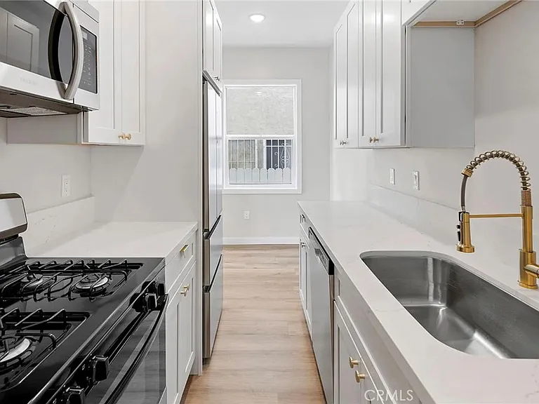 1827 E 4th St #2 — Photo 9