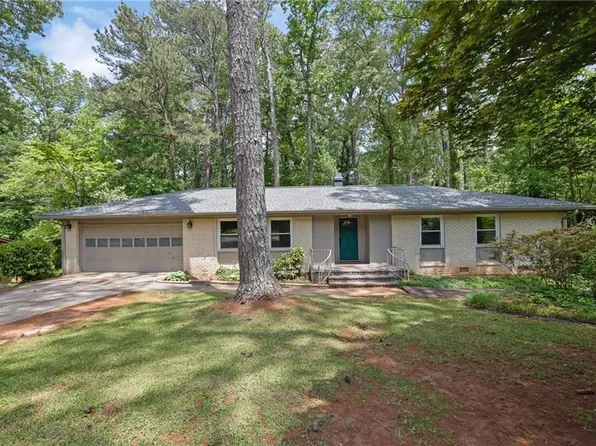 4420 Lake Breeze Dr, Stone Mountain, GA 30083