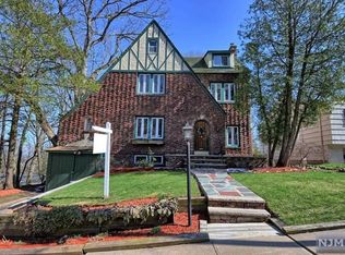 6 Burnett Ter, West Orange, NJ 07052