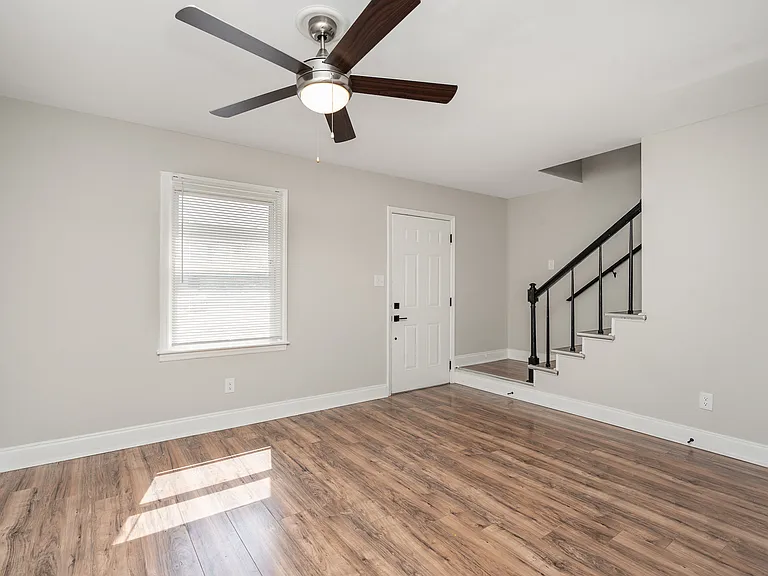 Nu Gastonia — Photo 10