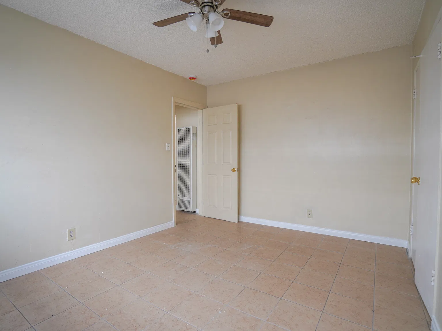2 bed, 850 sqft, $2,400 — Photo 4