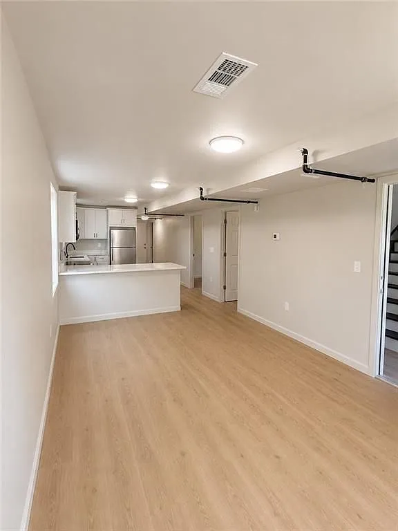 3 bed, 2.0 bath, 1200 sqft, $2,600 — Photo 3