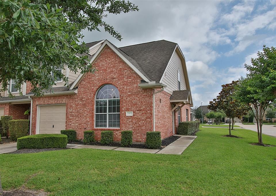 Great corner lot for this sweet town home. Very quiet location.