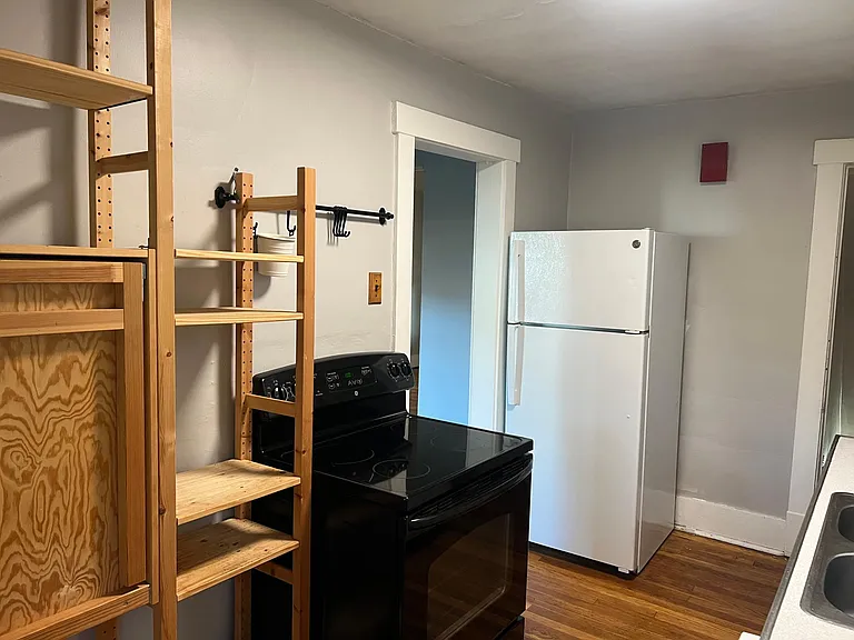616 Peebles St — Photo 8
