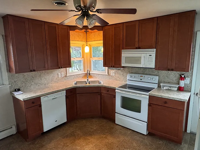 Kitchen 1/2