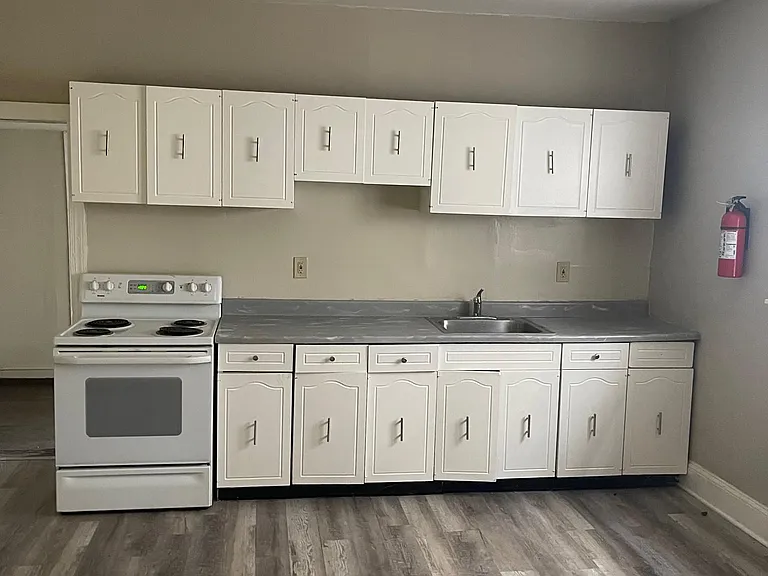 115 Pearl St — Photo 3