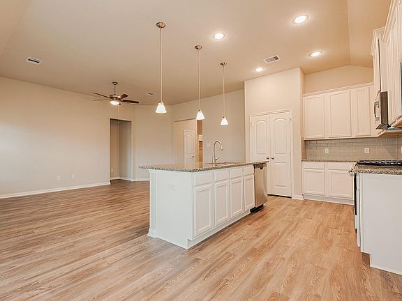 5th image of 12388 Hackberry Dr