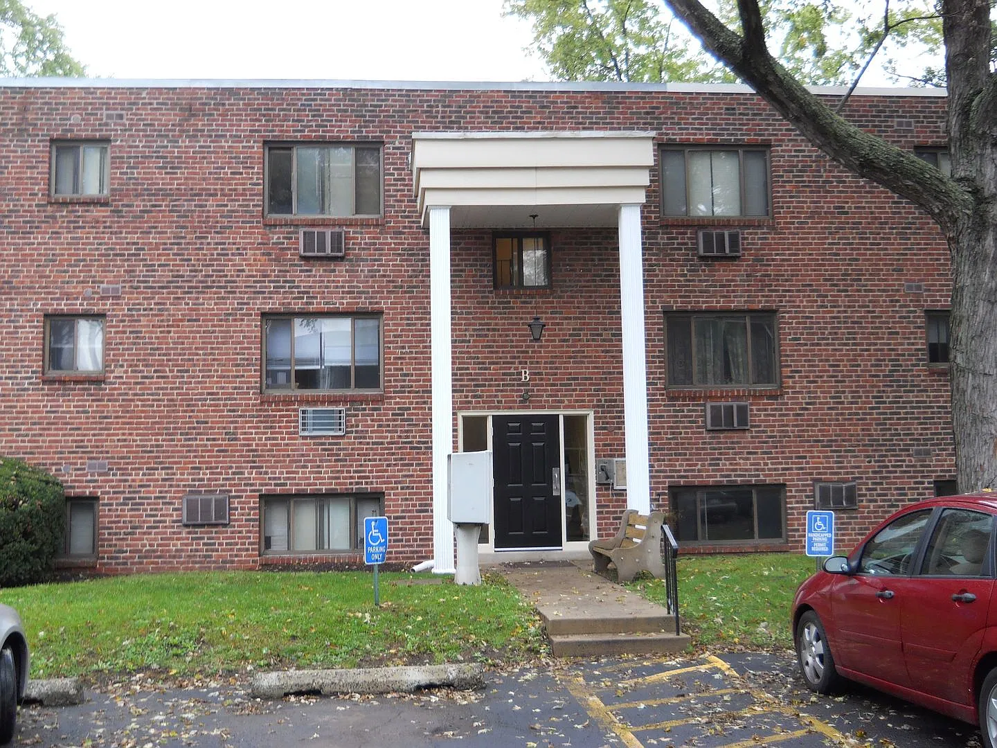 Kenilworth Apts. 3-035 — Photo 1