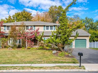 5 Woodmere Rd, North Brunswick, NJ 08902