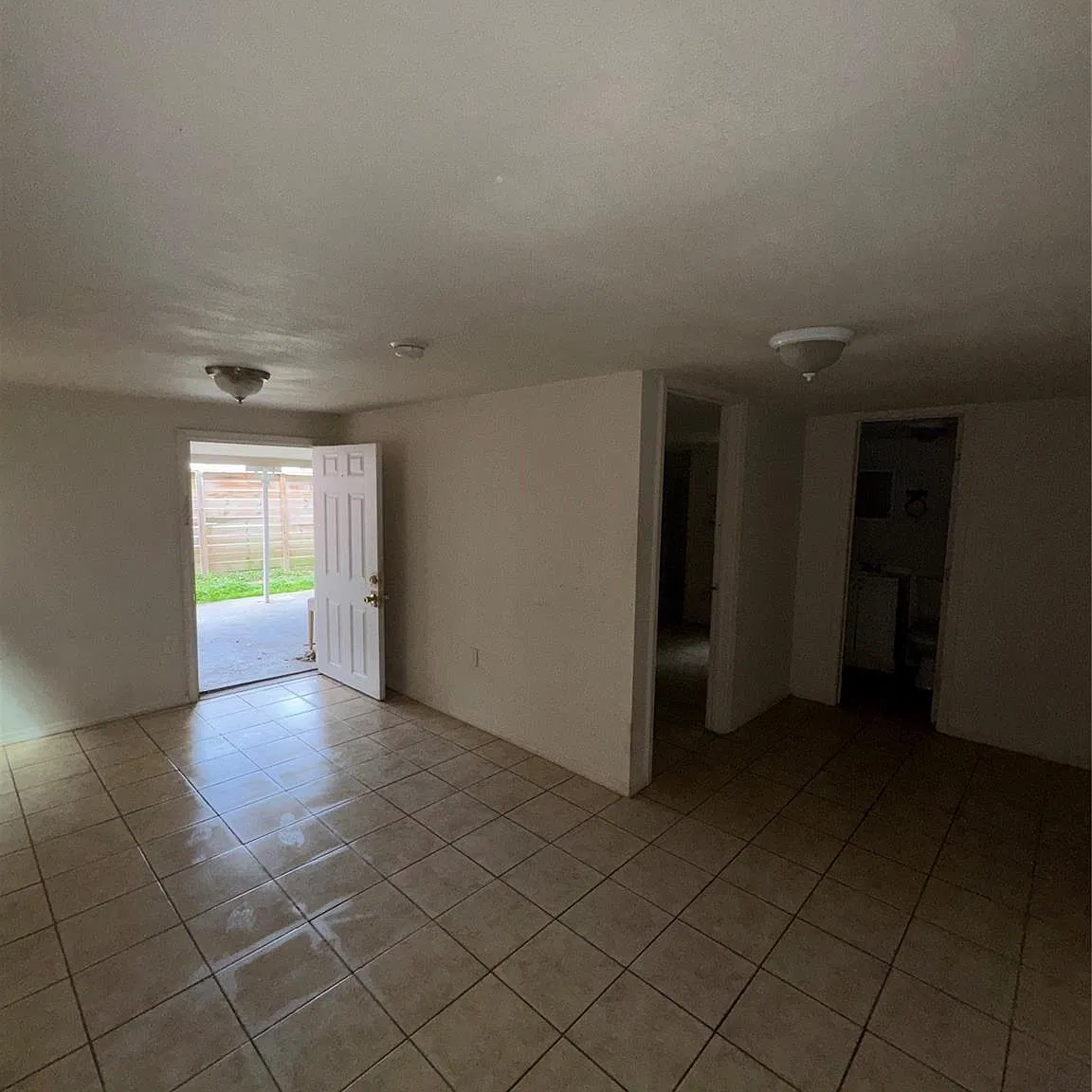 1 bed, 1.0 bath, 2312 sqft, $900 — Photo 2