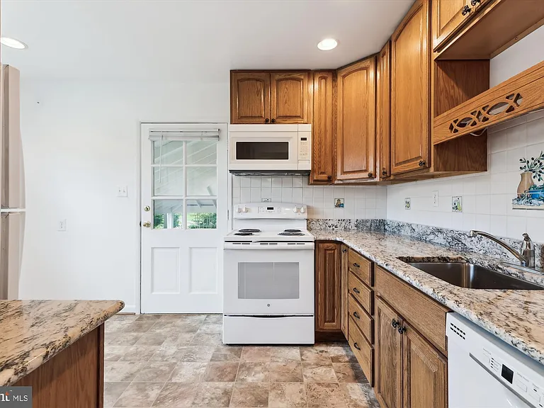 6916 Southridge Dr — Photo 8